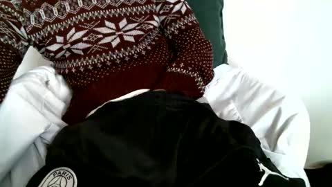 Snapshot of hug_me chatting on December 2025 12:47:02 PM Keanu online show from December 2025 12:47:02 PM