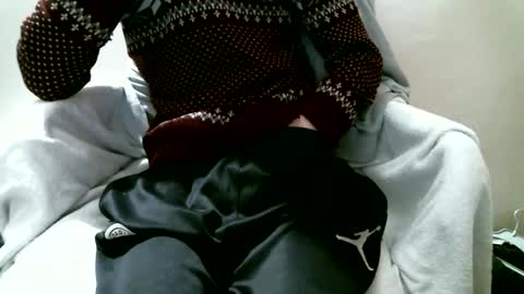 Snapshot of hug_me chatting on February 2026 12:49:01 AM Keanu online show from February 2026 12:49:01 AM