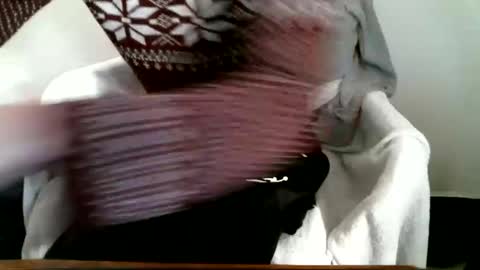 Snapshot of hug_me chatting on February 2026 11:13:01 AM Keanu online show from February 2026 11:13:01 AM