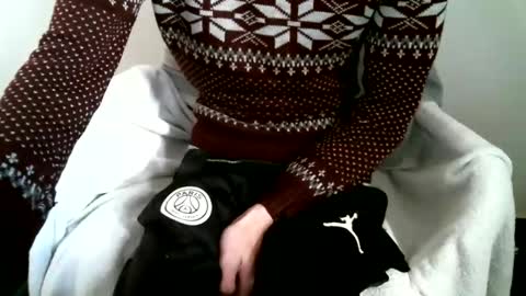 Snapshot of hug_me chatting on February 2026 11:25:02 AM Keanu online show from February 2026 11:25:02 AM