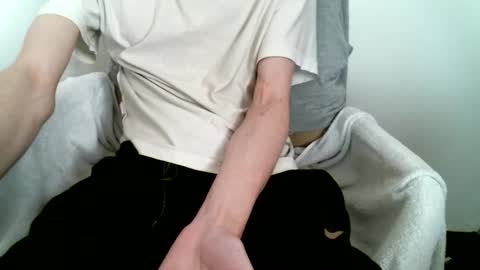 Snapshot of hug_me chatting on February 2026 01:50:02 PM Keanu online show from February 2026 01:50:02 PM