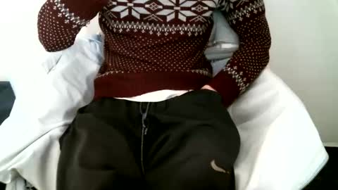 Snapshot of hug_me chatting on February 2026 12:45:01 PM Keanu online show from February 2026 12:45:01 PM