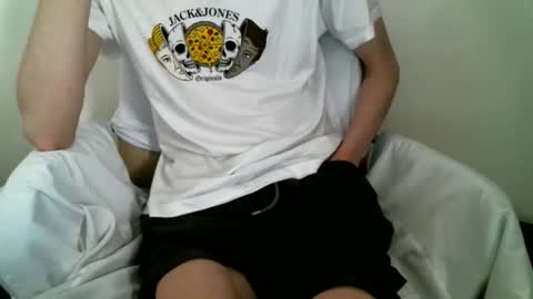 Snapshot of hug_me chatting on March 2026 01:24:01 PM Keanu online show from March 2026 01:24:01 PM