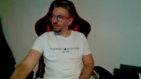 Snapshot of huge__cumshot chatting on December 2025 04:56:01 PM huge__cumshot online show from December 2025 04:56:01 PM