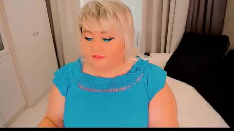 Snapshot of huge_booobs chatting on September 2025 06:39:01 AM milli online show from September 2025 06:39:01 AM