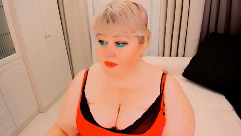 Snapshot of huge_booobs chatting on January 2026 08:03:01 PM milli online show from January 2026 08:03:01 PM