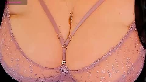 Snapshot of huge_booobs chatting on February 2026 07:52:01 PM milli online show from February 2026 07:52:01 PM