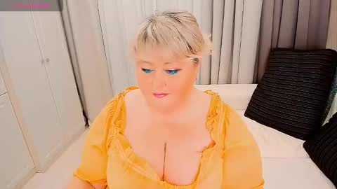 Snapshot of huge_booobs chatting on February 2026 08:27:02 PM milli online show from February 2026 08:27:02 PM