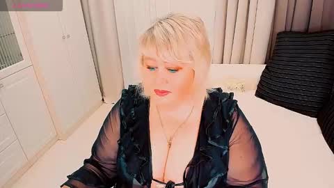 Snapshot of huge_booobs chatting on February 2026 03:53:01 PM milli online show from February 2026 03:53:01 PM