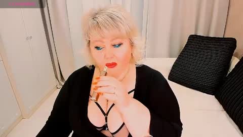 Snapshot of huge_booobs chatting on April 2026 03:31:02 PM milli online show from April 2026 03:31:02 PM