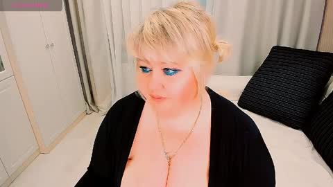 Snapshot of huge_booobs chatting on April 2026 05:43:01 PM milli online show from April 2026 05:43:01 PM