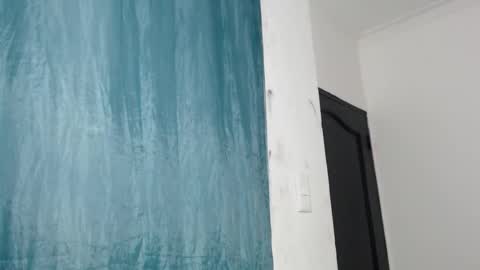 Snapshot of hugedaneska chatting on December 2025 03:01:02 AM Danezka online show from December 2025 03:01:02 AM