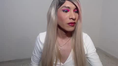 Snapshot of hugedaneska chatting on December 2025 05:15:02 AM Danezka online show from December 2025 05:15:02 AM