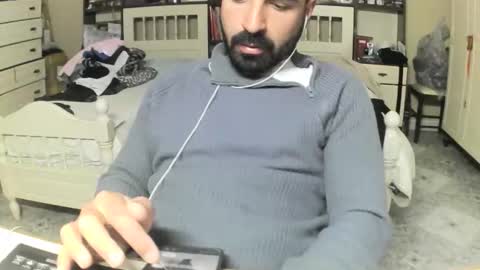 Snapshot of hugeveiny chatting on April 2026 05:07:02 PM hugeveiny online show from April 2026 05:07:02 PM