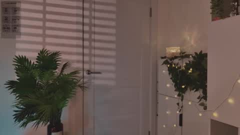 Snapshot of hugme_ chatting on January 2026 06:12:02 PM Mika online show from January 2026 06:12:02 PM