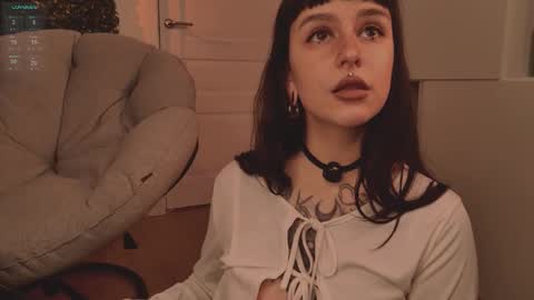 Snapshot of hugme_ chatting on February 2026 03:27:02 PM Mika online show from February 2026 03:27:02 PM