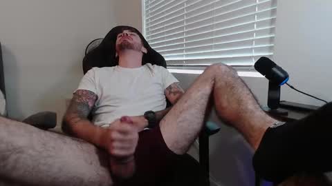 hungmtnman2256 online show from December 2024 04:59:02 PM