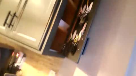 Snapshot of hungryluver chatting on February 2025 01:15:01 AM hungryluver online show from February 2025 01:15:01 AM