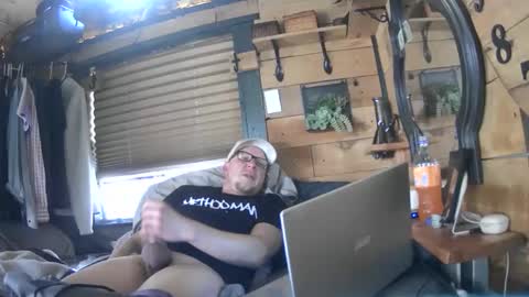 Snapshot of hungsingledad79 chatting on December 2024 07:34:02 PM HuingsingleDad79 online show from December 2024 07:34:02 PM