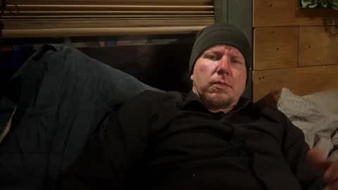 Snapshot of hungsingledad79 chatting on December 2024 05:04:01 AM HuingsingleDad79 online show from December 2024 05:04:01 AM