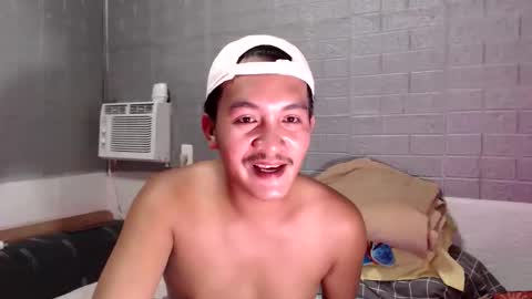 hunkylloyd online show from April 2026 04:10:02 AM