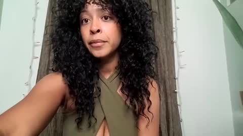 Snapshot of hunyybunz chatting on December 2024 09:43:02 PM Goddess Hunyy online show from December 2024 09:43:02 PM