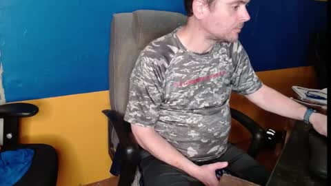 Snapshot of huskyguy chatting on May 2026 03:35:02 AM Huskyguy online show from May 2026 03:35:02 AM