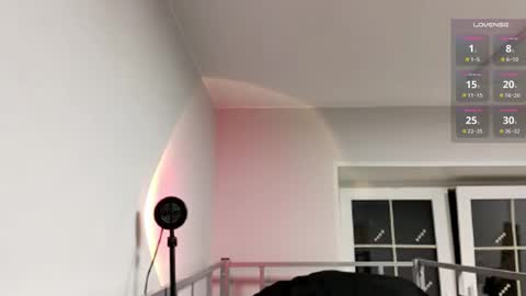 M I A online show from November 2025 03:12:02 PM