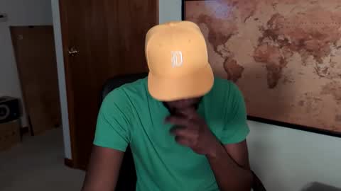 Snapshot of hydroblack chatting on February 2026 04:00:01 AM HydroBlack online show from February 2026 04:00:01 AM