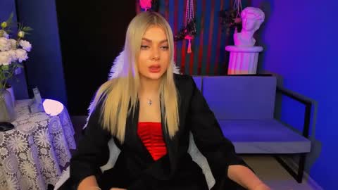 hyileyclark online show from April 2026 07:58:02 PM