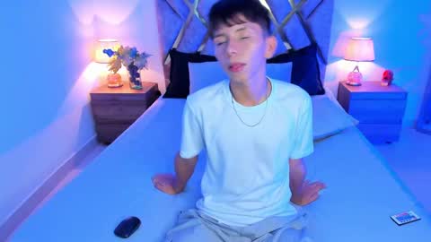 Son Hyunjin online show from October 2025 11:40:01 PM