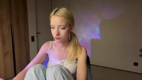 Anny online show from June 2026 07:18:01 PM