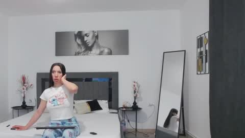 I amSis online show from April 2026 02:02:02 PM