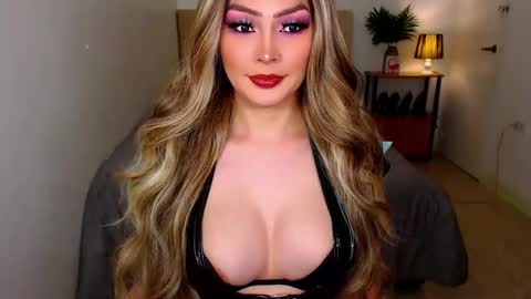 Snapshot of i_luv_2_fuck_you chatting on January 2026 02:50:02 AM QUEEN SUSSIE BROWN online show from January 2026 02:50:02 AM