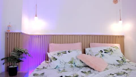 Snapshot of iam_cami chatting on December 2024 04:23:02 AM online show from December 2024 04:23:02 AM