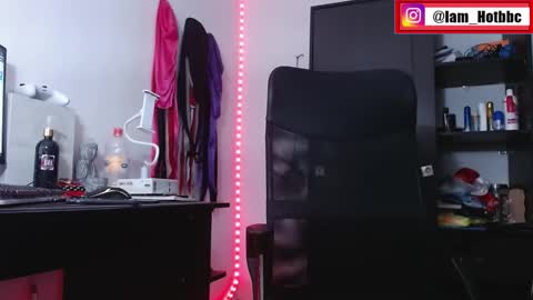 Snapshot of iam_hotbbc chatting on February 2025 05:40:01 AM Mr H Independent model online show from February 2025 05:40:01 AM