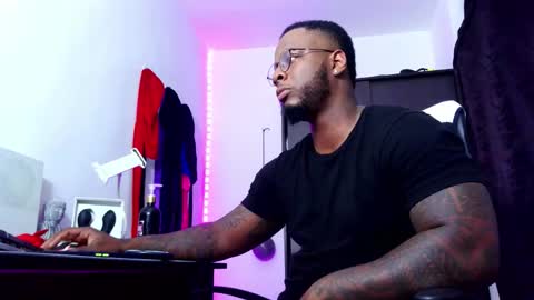 Snapshot of iam_hotbbc chatting on September 2025 02:44:02 AM Mr H Independent model online show from September 2025 02:44:02 AM