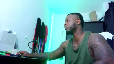 Snapshot of iam_hotbbc chatting on October 2025 03:25:02 AM Mr H Independent model online show from October 2025 03:25:02 AM