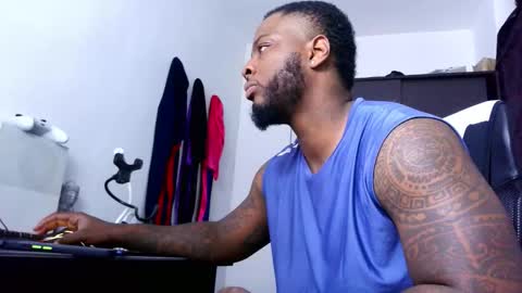 Snapshot of iam_hotbbc chatting on November 2025 03:39:02 AM Mr H Independent model online show from November 2025 03:39:02 AM