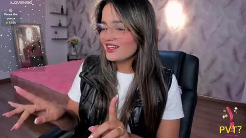 iam_lina online show from April 2026 07:33:01 PM