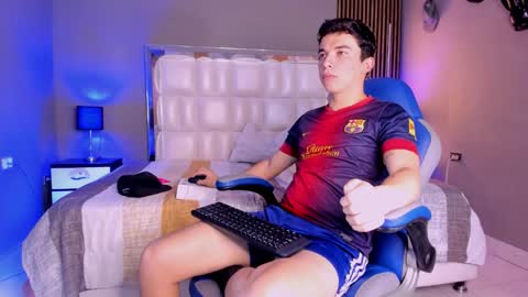 iam_mathias online show from October 2025 07:07:02 PM