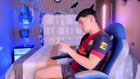 iam_mathias online show from November 2025 07:16:02 PM