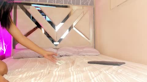 iam_nicolle online show from February 2026 02:21:02 PM