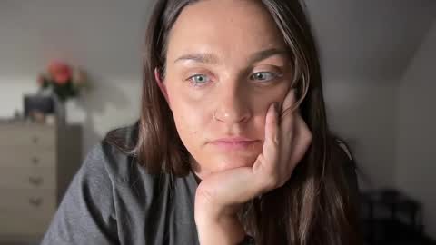 Crystal online show from October 2025 05:06:01 AM