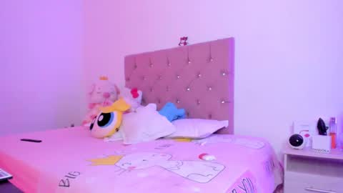 Snapshot of iamemmily chatting on February 2025 02:01:02 AM Sara online show from February 2025 02:01:02 AM