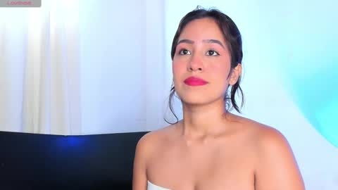 Lara online show from October 2025 12:22:02 PM