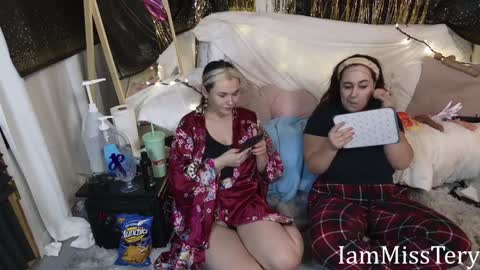 Snapshot of iammisstery chatting on December 2024 05:07:02 PM MissTery online show from December 2024 05:07:02 PM