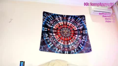 Snapshot of iampiggygirl chatting on November 2025 07:41:01 AM Dilya online show from November 2025 07:41:01 AM