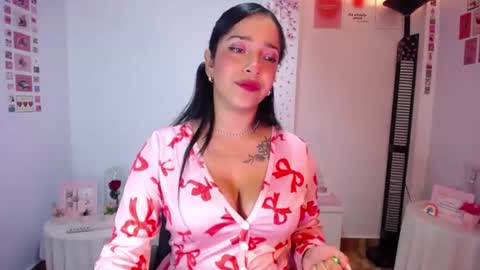 Snapshot of iamroxanne chatting on July 2026 05:44:02 AM Camila online show from July 2026 05:44:02 AM