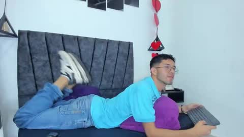 Ian Thompson online show from October 2025 06:27:02 PM